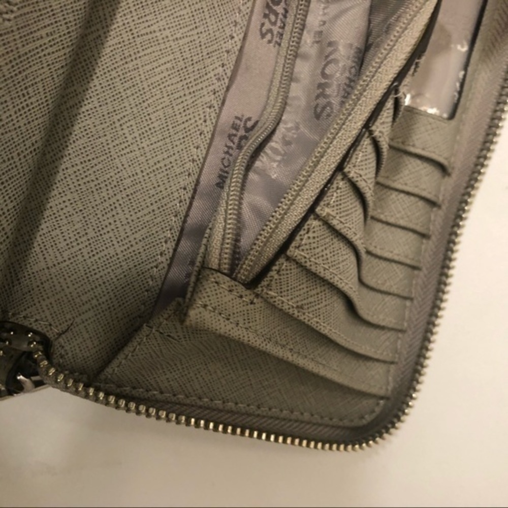 Michael kors gray leather wristlet wallet - Picture 6 of 13